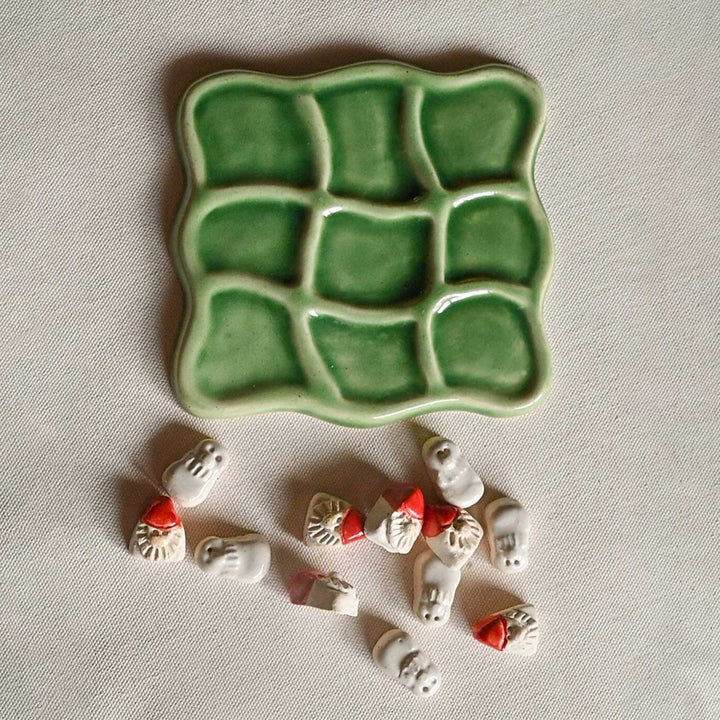 Handmade Christmas Themed Ceramic Tic Tac Toe Platter | Secret Santa Gift Ideas