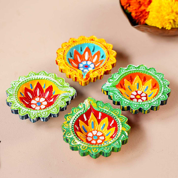 Handmade Pattern Clay Oil Lamp / Diya | Set of 4