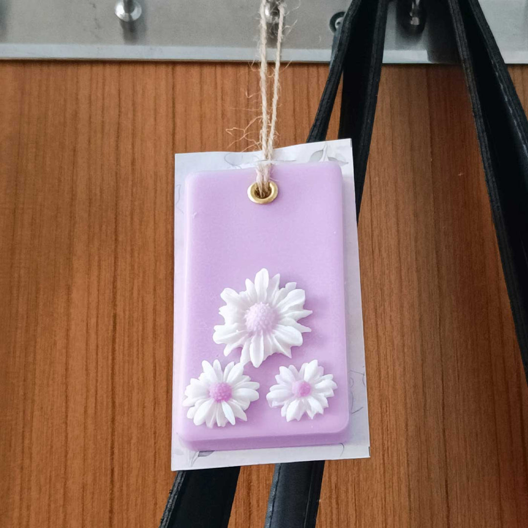 Customized Rectange Shaped Daisy Theme Scented Wax