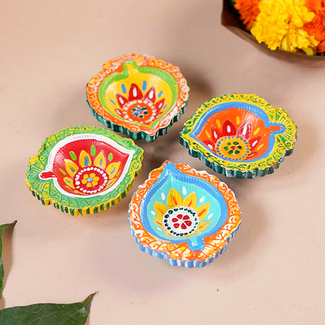 Handmade Pattern Clay Oil Lamp / Diya | Set of 4