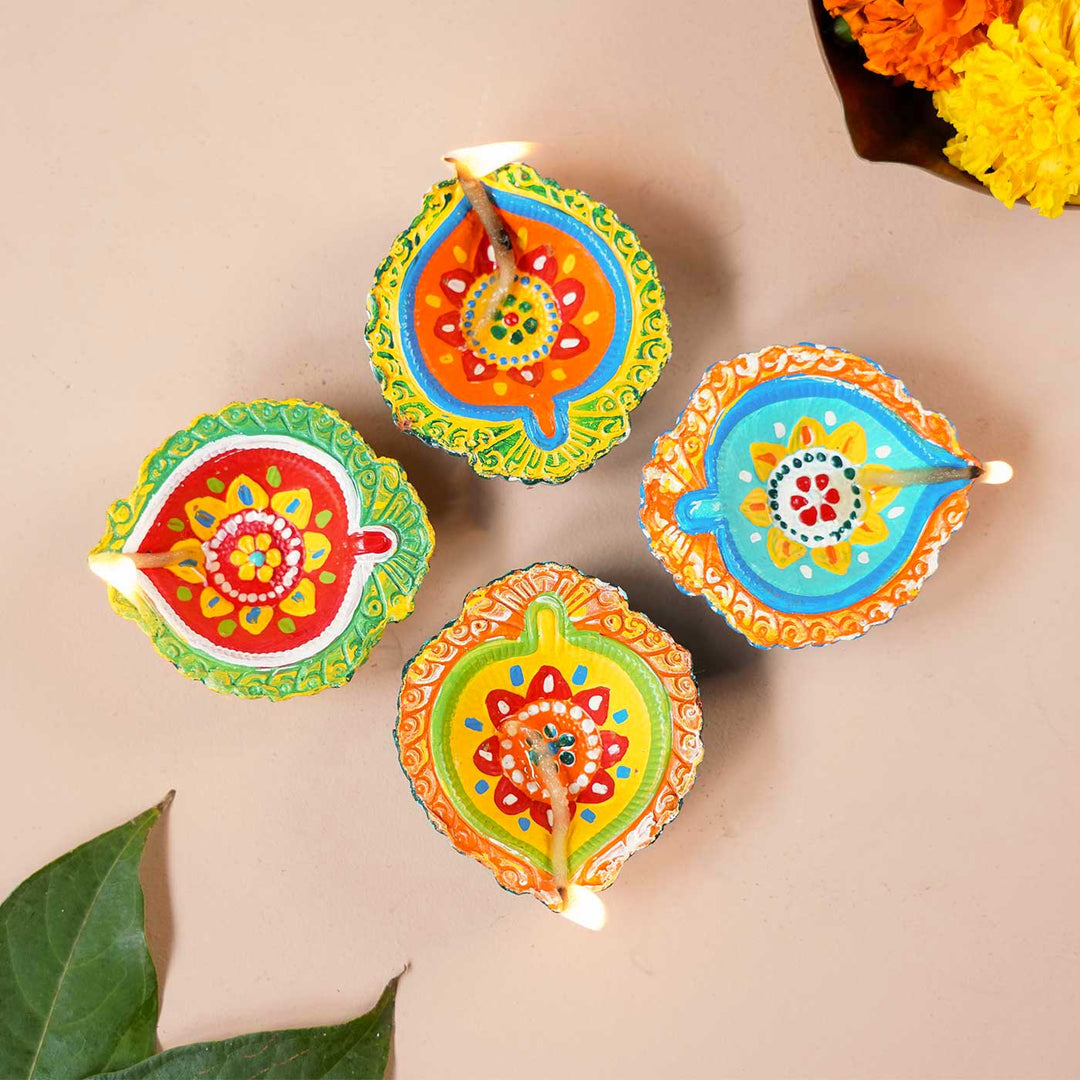 Handmade Pattern Clay Oil Lamp / Diya | Set of 4