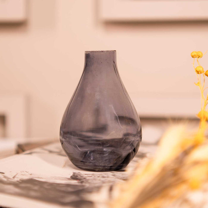 Indigo Elegance Glass Vase With Dried Flower Bunch