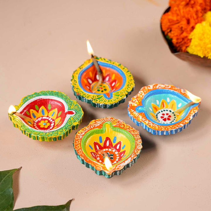 Handmade Pattern Clay Oil Lamp / Diya | Set of 4