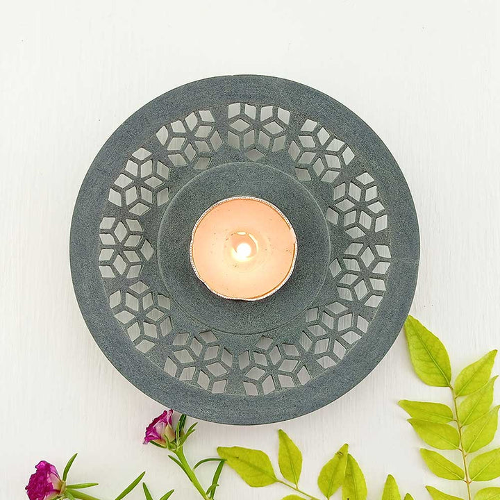 Handmade Grey Aiza Elegant Candle Holder