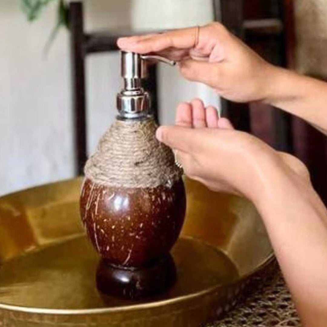 Eco-Friendly Handmade Coir Pump Coconut Shell Soap Dispenser