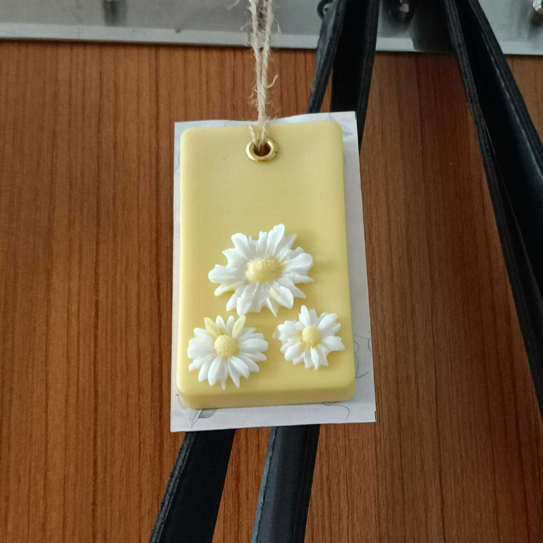 Customized Rectange Shaped Daisy Theme Scented Wax