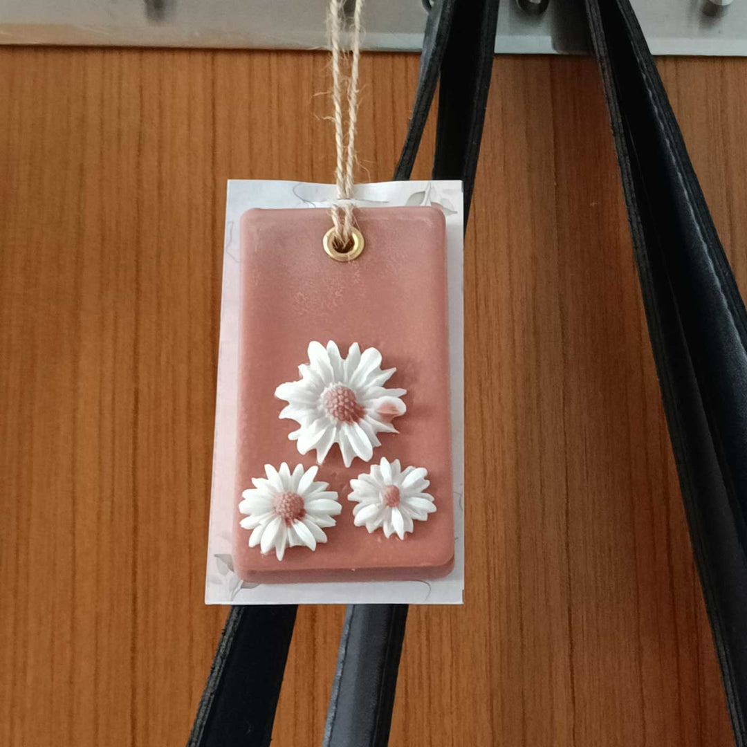 Customized Rectange Shaped Daisy Theme Scented Wax