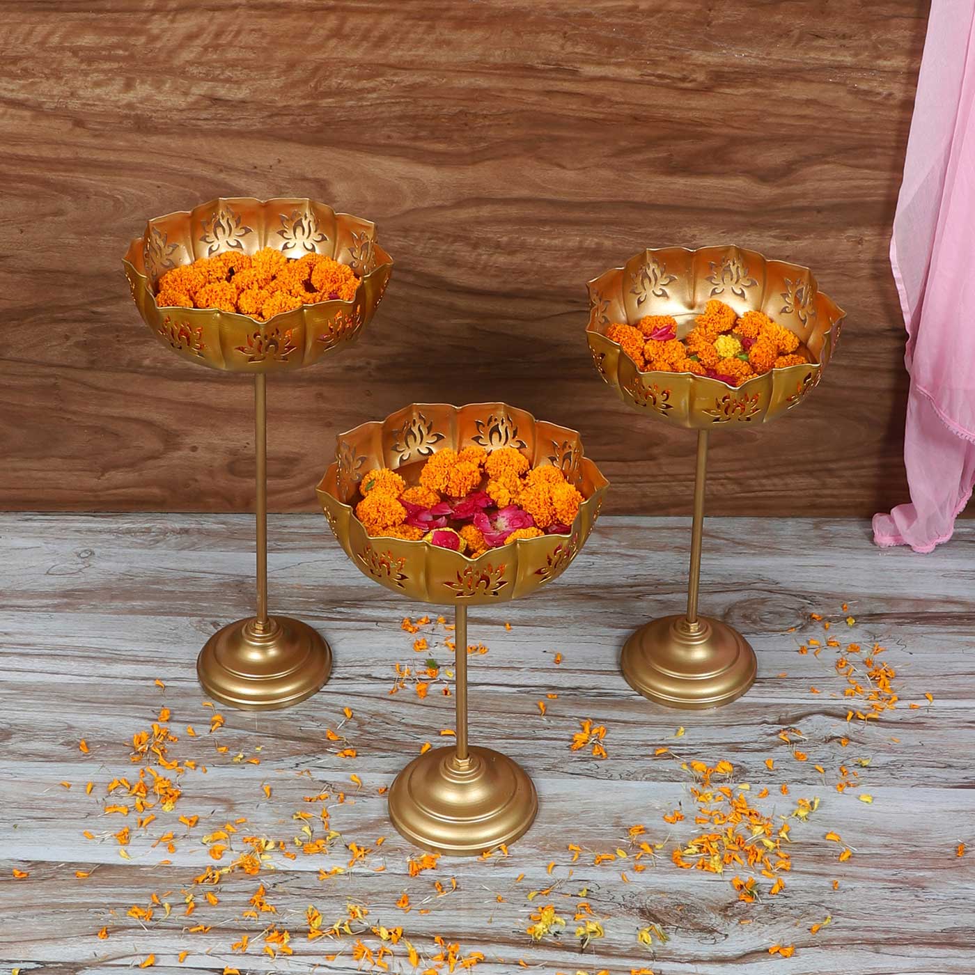 Diwali And Christmas Home Decoration item ,Lotus Urli, Metal Urli Bowl, Candle Holder Designer Handmade Uruli With 7 small Diya set of buy 7 pcs