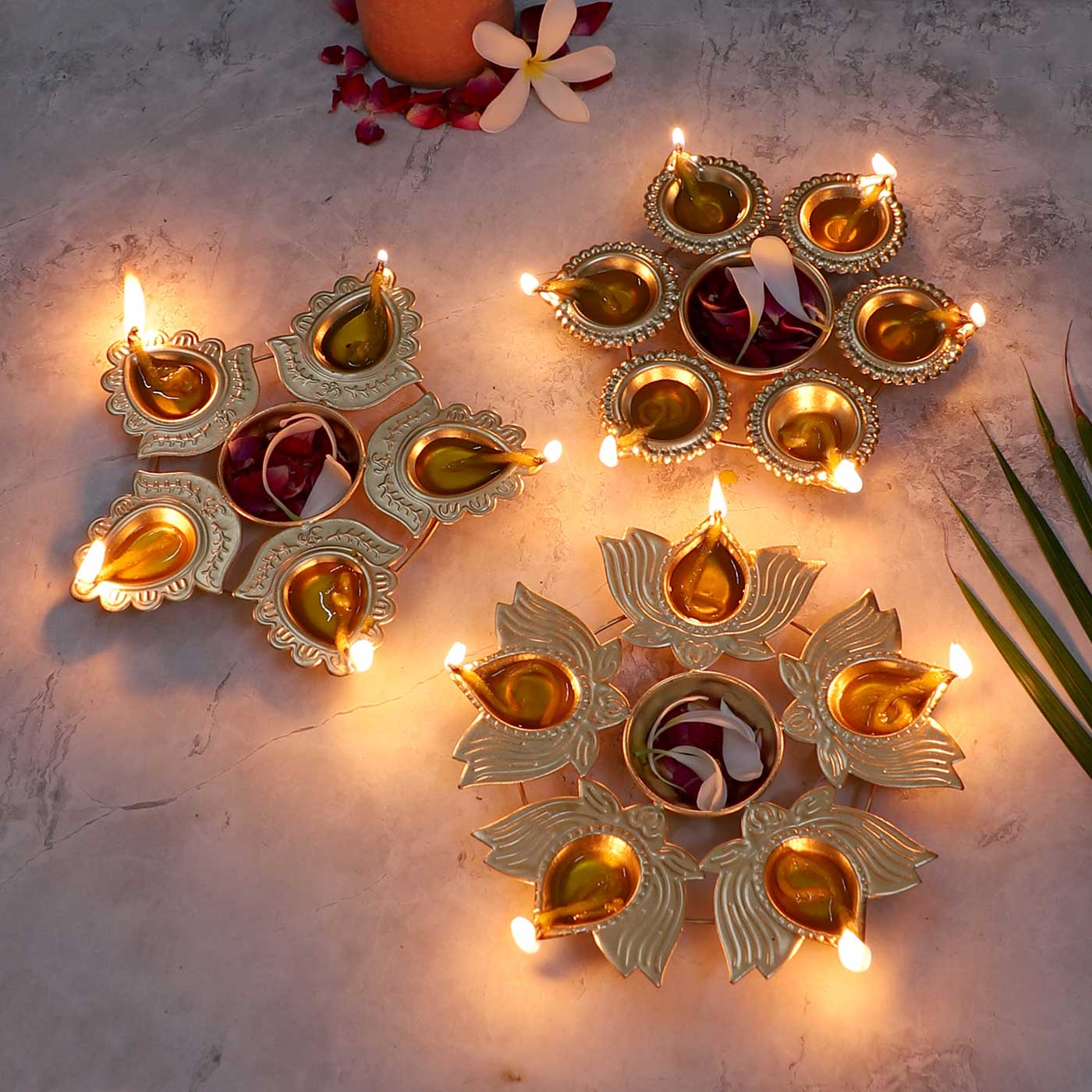 Diwali And Christmas high quality Home Decoration item ,Lotus Urli, Metal Urli Bowl, Candle Holder Designer Handmade Uruli With 7 small Diya set of 7 pcs