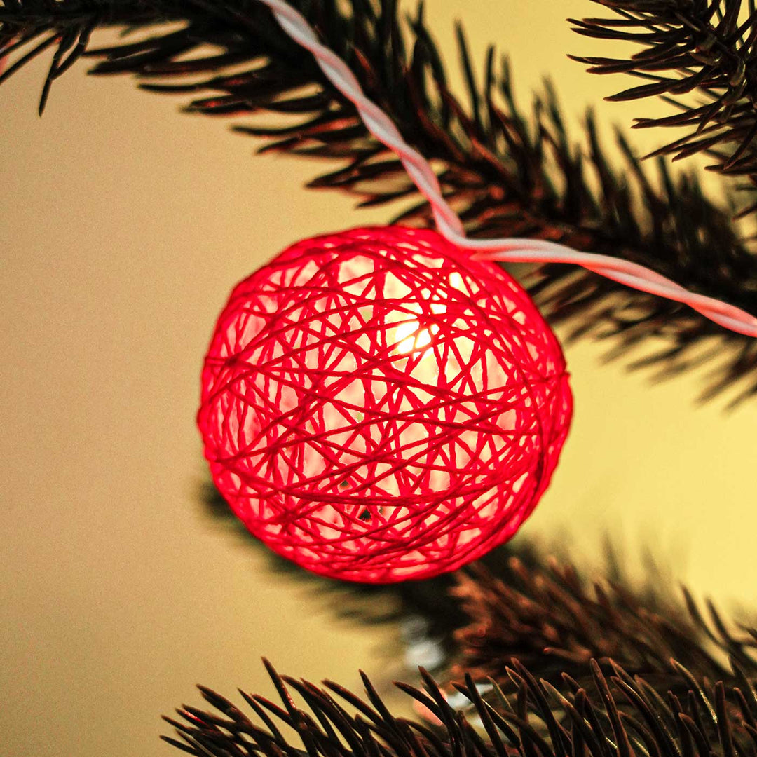 Handcrafted Yarn Spherical Fairy Lights - Red & White