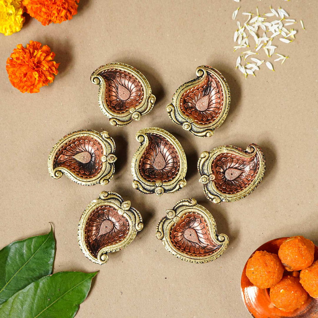 Handmade Alphanso Mango Shaped Terracotta Oil Lamp / Diya | Set Of 7